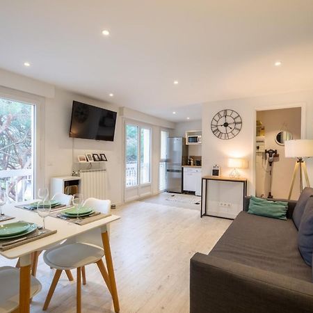 Meuble 2 Etoiles, Wifi, A 2 Pas Des Plages Fréjus エクステリア 写真