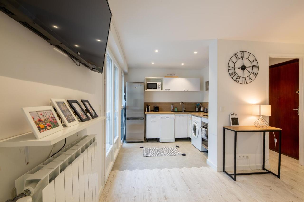 Meuble 2 Etoiles, Wifi, A 2 Pas Des Plages Fréjus エクステリア 写真
